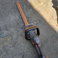 Tagliasiepi e taglia erba a batteria