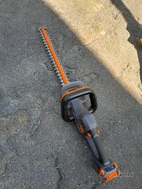 Tagliasiepi e taglia erba a batteria