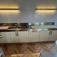 Cucina Boffi con piano di lavoro inox