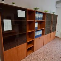 Arredamento d'ufficio completo di reception 