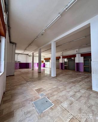 Locale commerciale trasformabile in appartamenti