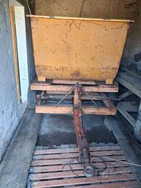 carrello con vasche da uva