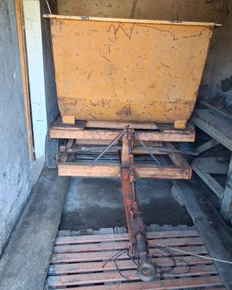 carrello con vasche da uva