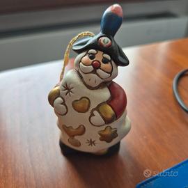 thun carabiniere con albero di natale