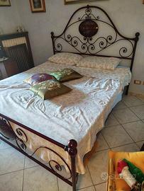 Letto  in ferro battuto  e due materassi