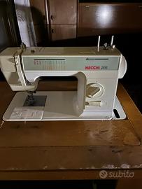 Macchina da cucire NECCHI 205 vintage