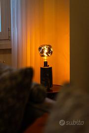 Lampada da tavolo in cemento di design