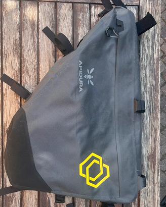 Apidura