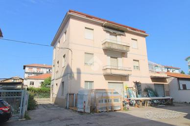 2 LOCALI A PESCARA