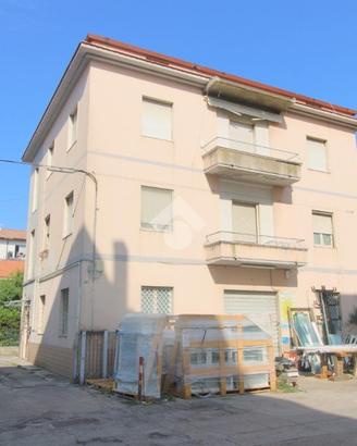 2 LOCALI A PESCARA