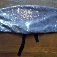 Top argento con brillantini e nero