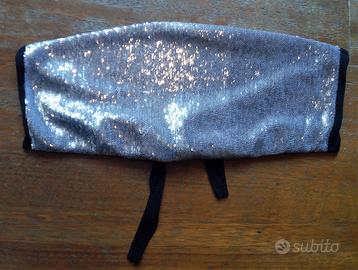 Top argento con brillantini e nero