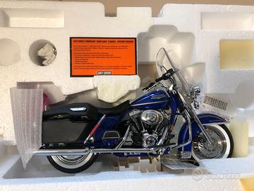 Modello Harley Davidson Road King 1999 scala 1:10