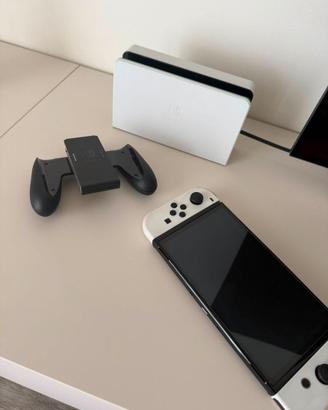 Nintendo Switch OLED Bianca