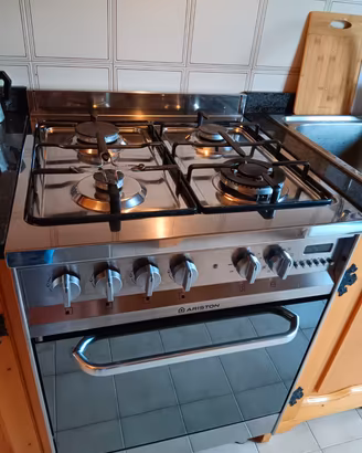 Cucina a gas 4 fuochi Ariston
