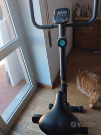 Cyclette come nuova mai usata colore nero