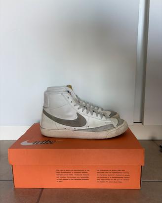Nike Blazer Mid '77 bianche e grigie