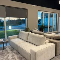 Divano minimal nuovo da esposizione