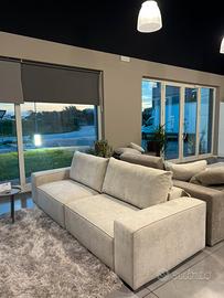 Divano minimal nuovo da esposizione