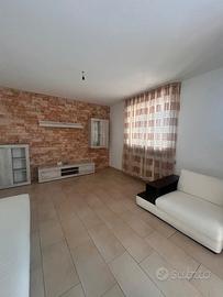 Trilocale arredato con verande