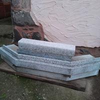 Rivestimento  in granito per caminetto