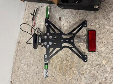 Porta targa più specchietti