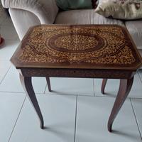 Tavolino intarsiato antico