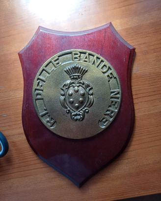 Crest con scudo R.I Giovanni dalle bande nere