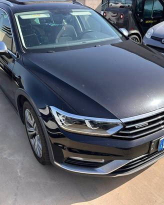 VOLKSWAGEN Passat Alltrack
