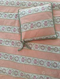 Talento artigianale: trapunta e cuscino d'arredo