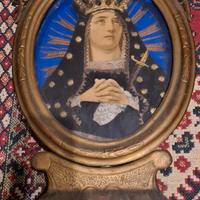 Antica edicola con Madonna