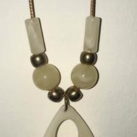 collana con pietre 