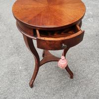 Mobiletto circolare in legno ciliegio, raffinato