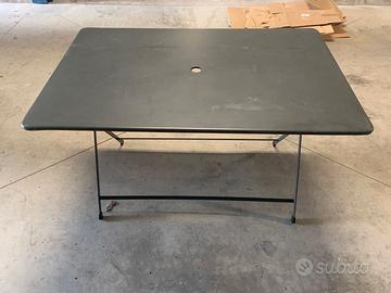 Tavolo e sedie da giardino pieghevoli