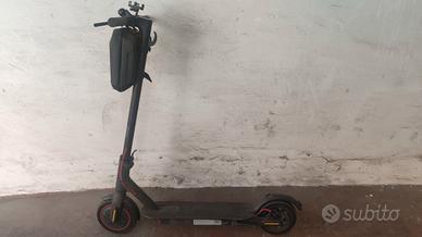 Monopattino Mi Electric Scooter Pro