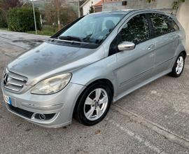 Mercedes Benz B200