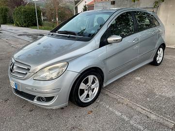 Mercedes Benz B200