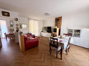 VILLA A SCHIERA A VERDELLINO