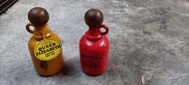 Coppia di bottiglie decorative in vetro  colorato