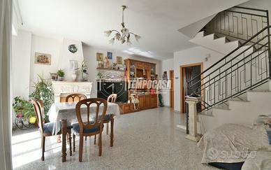 VILLINO A SCHIERA - LISCIANO