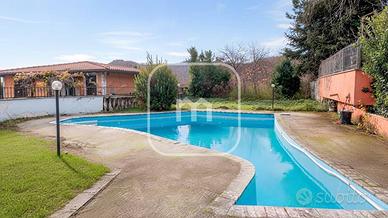 Villetta a schiera di 260 m² con più di 5 locali a