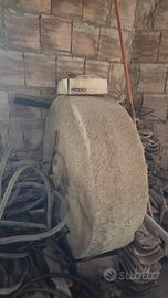 2 PIETRE MACINE DA MULINO IN CEMENTO