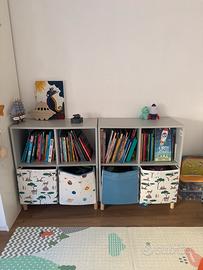 Scaffali contenitori Ikea con piedini di legno