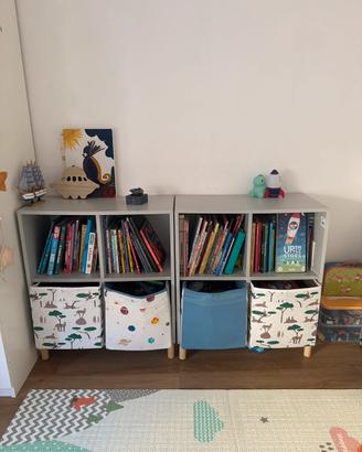 Scaffali contenitori Ikea con piedini di legno