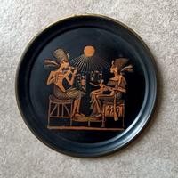 PIATTO DECORATIVO IN METALLO CON SCENA EGIZIA