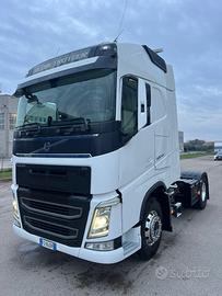 trattore stradale Volvo