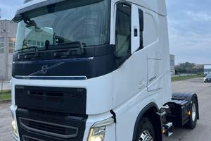 trattore stradale Volvo