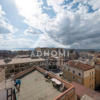 Centro storico con grande terrazza e garage