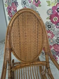 Sedia a dondolo in tattan naturale