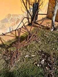 Aratro antico per giardino